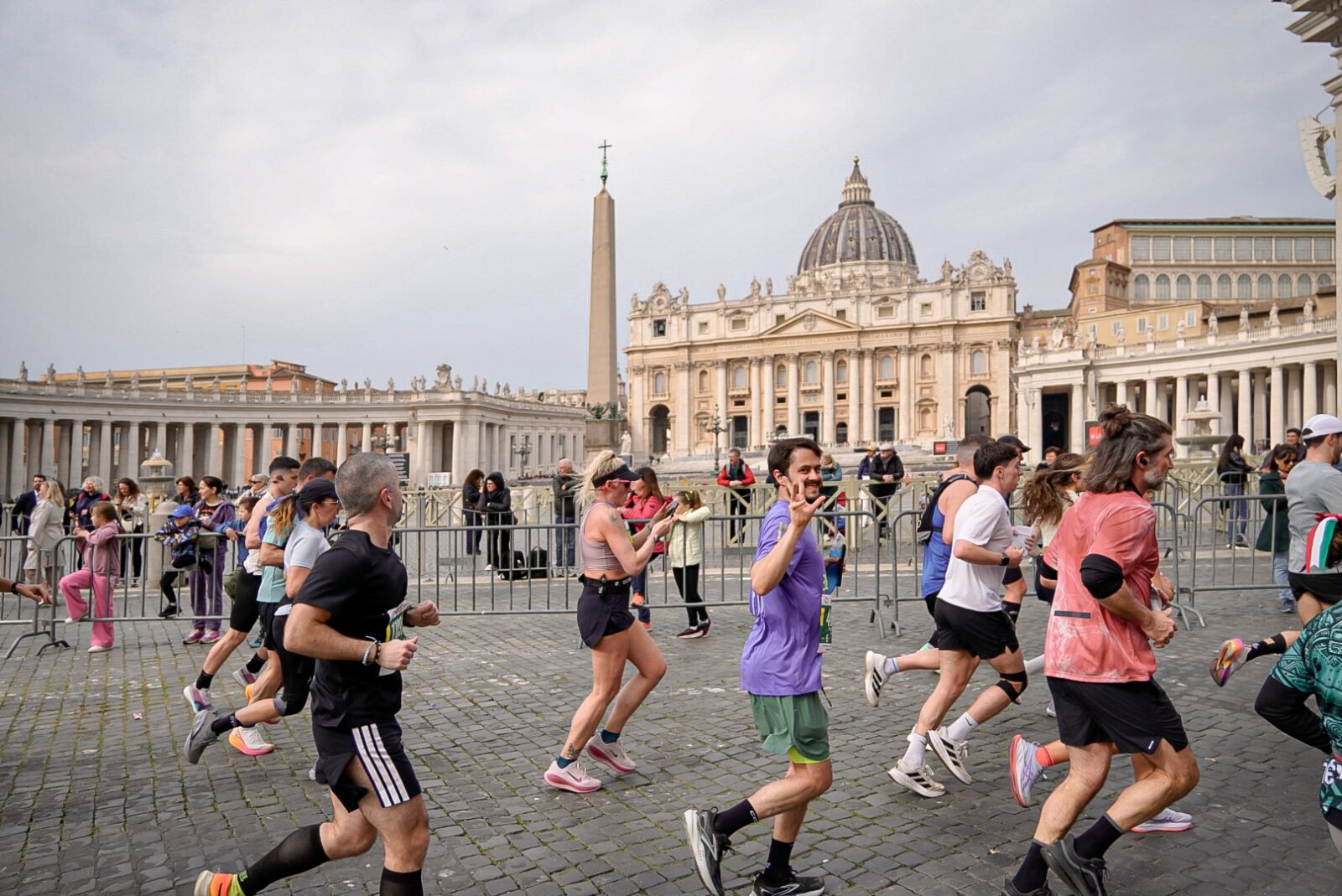Rom-Marathon laufen durch die Ewige Stadt 16 Rom Marathon laufen: Petersdom