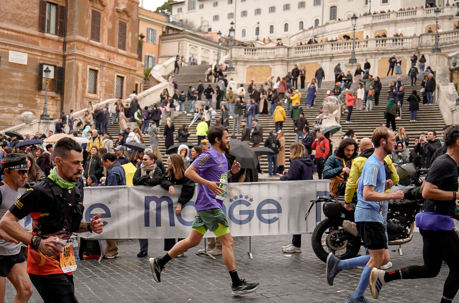 Rom-Marathon laufen durch die Ewige Stadt 19 Rom Marathon laufen: Spanische Treppe