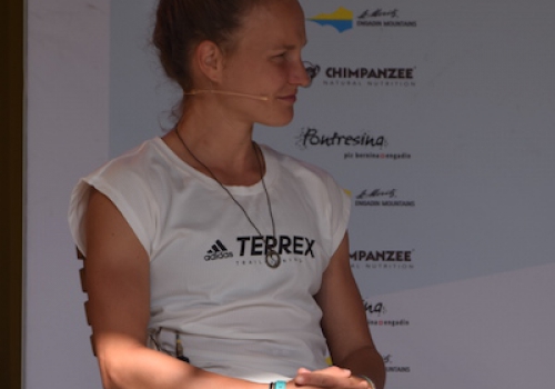 anna-hahner-lauft-in-st.-moritz-allen-davon Anna Hahner bei St. Moritz Running Festival