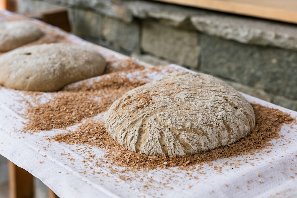 Sauerteigbrot im Pitztal: Gutes Brot für nur 3 Euro 2 Traditionell gebackenes Sauerteigbrot im Pitztal in Tirol