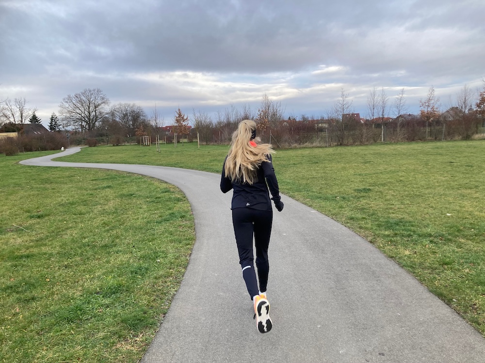 Craft ADV SubZ Lumen Laufjacke und Tights mit reflektierenden Details