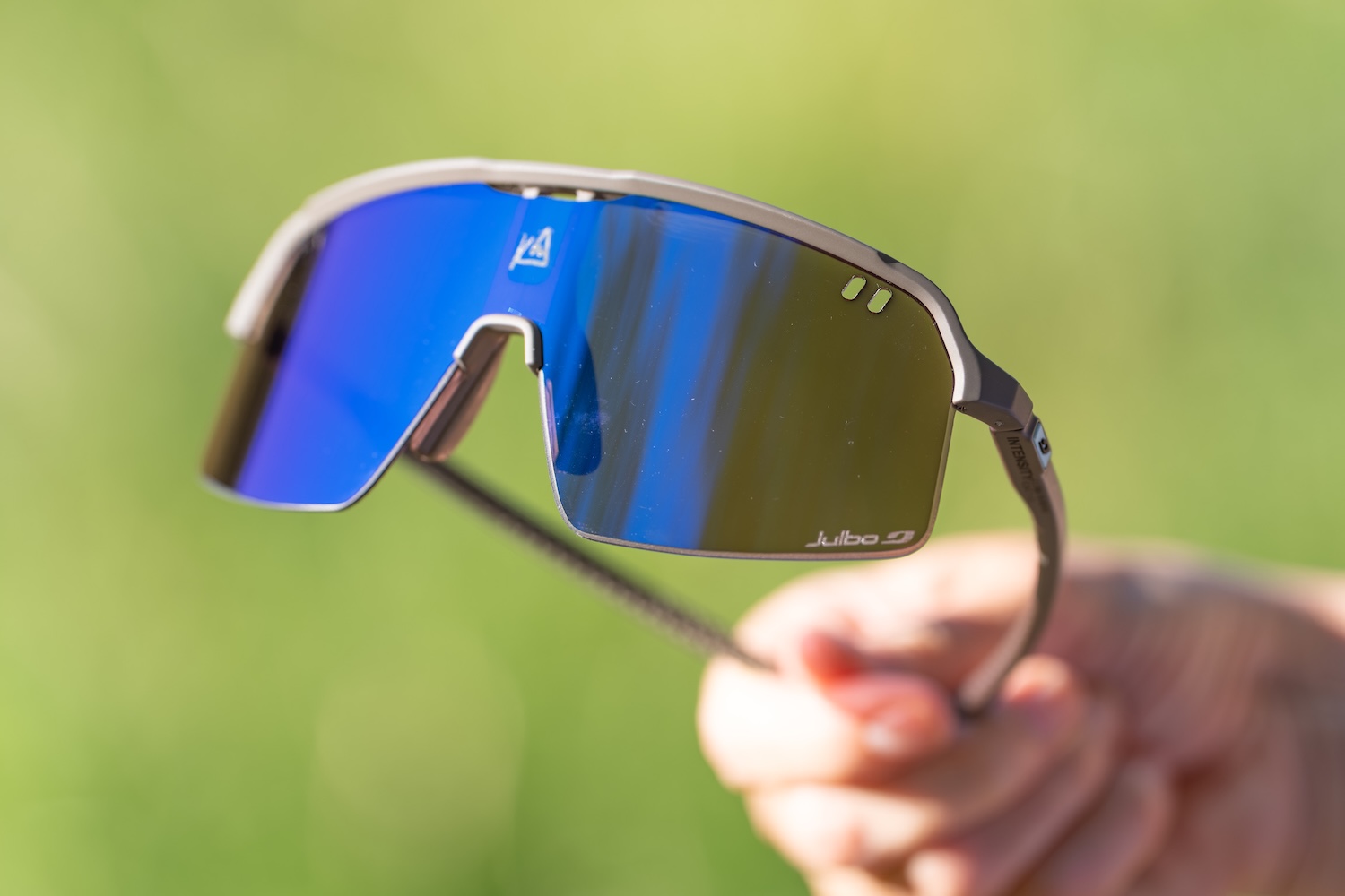 Sportbrille für Trailrunning bei wechselnden Lichtverhältnissen 14 Julbo Intensity Kilian Jornet im Test