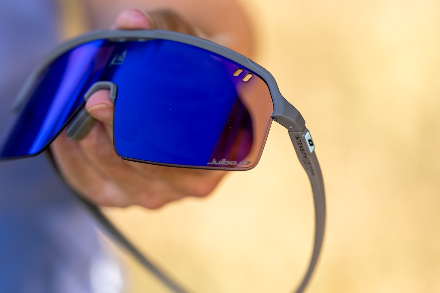 Sportbrille für Trailrunning bei wechselnden Lichtverhältnissen 17 Julbo Intensity Kilian Jornet im Test