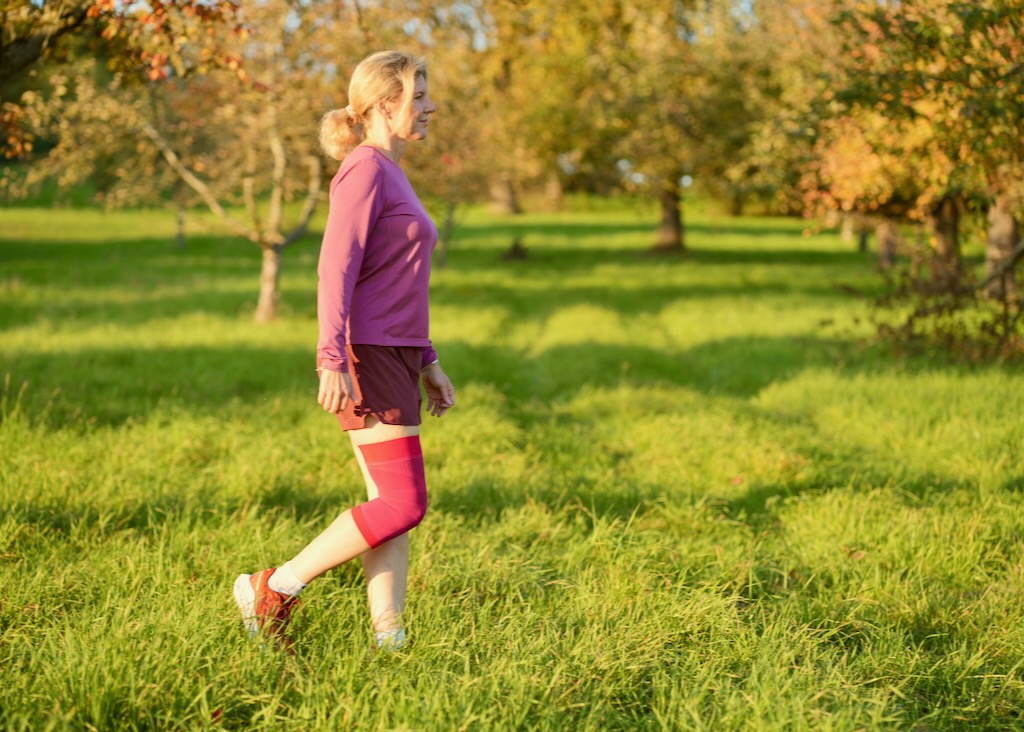 knieschmerzen-beim-laufen-bauerfeind-sports-compression-knee-support