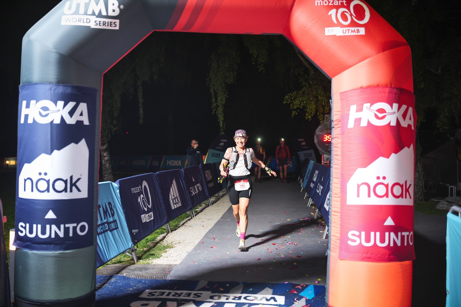 mozart 100 by UTMB Erfahrungen Ultrarunning 27 mozart-100-by-utmb-zieleinlauf-manuela-dietzinger