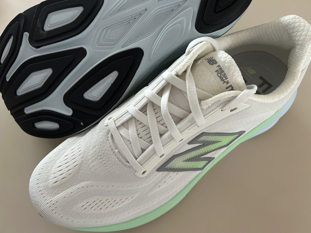 Laufschuhe für lange Läufe: New Balance More v6 mit Fresh Foam X