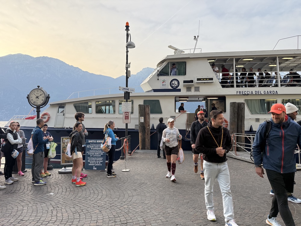 Lake Garda 42 Marathon: Ein Lauf zwischen Bergen und See 22 Fährfahrt von Malcesine nach Limone