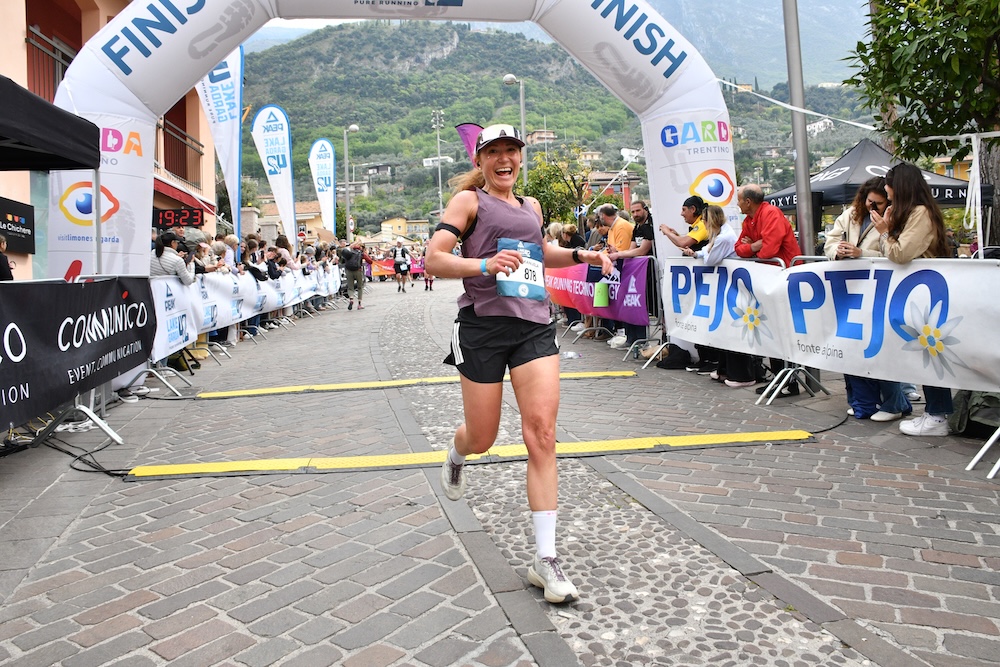 Lake Garda 42 Marathon: Ein Lauf zwischen Bergen und See 26 peak-lake-garda-42-zieleinlauf-manuela